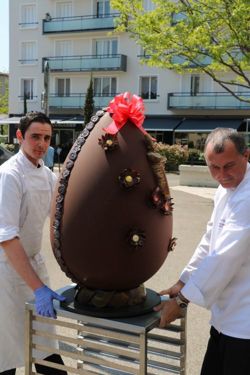 Oeuf de Pâques géant en chocolat !